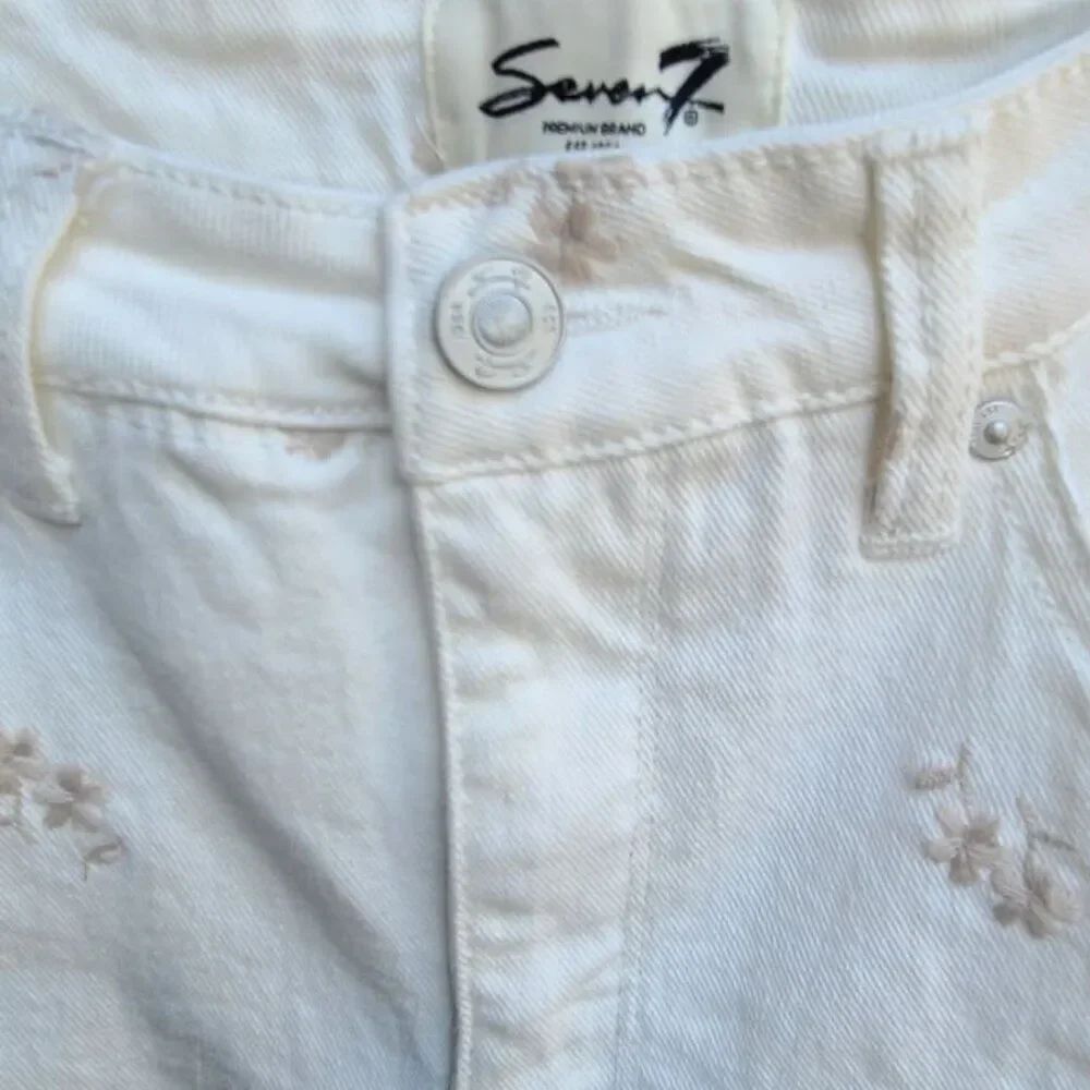 Seven 7 White Jeans with Embroidered Flowers size 10